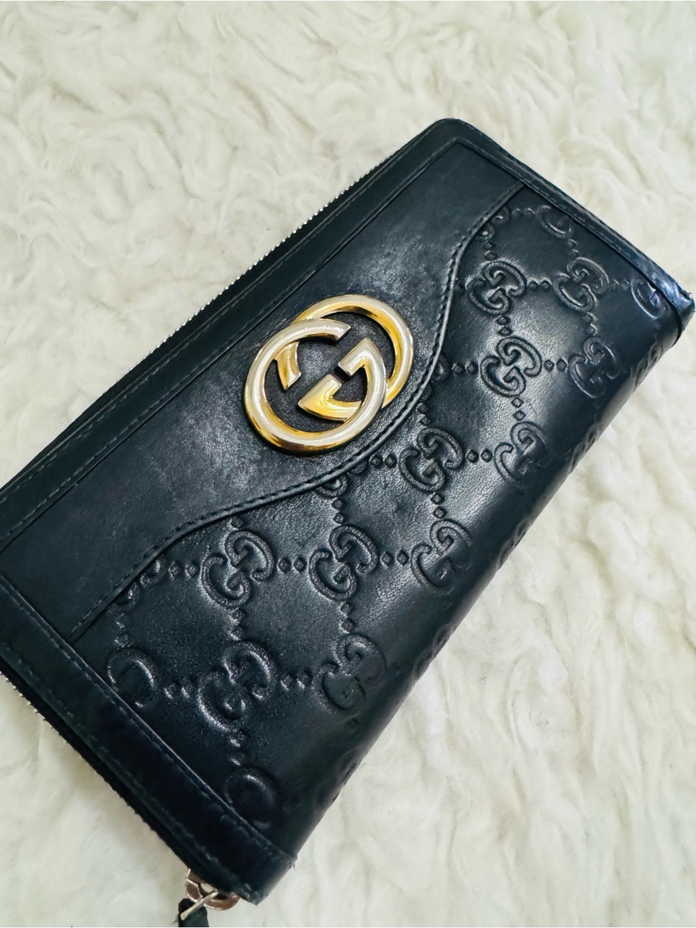 Gucci Guccisima Black Leather Embossed GG Round Zip Wallet - Picture 15 of 15